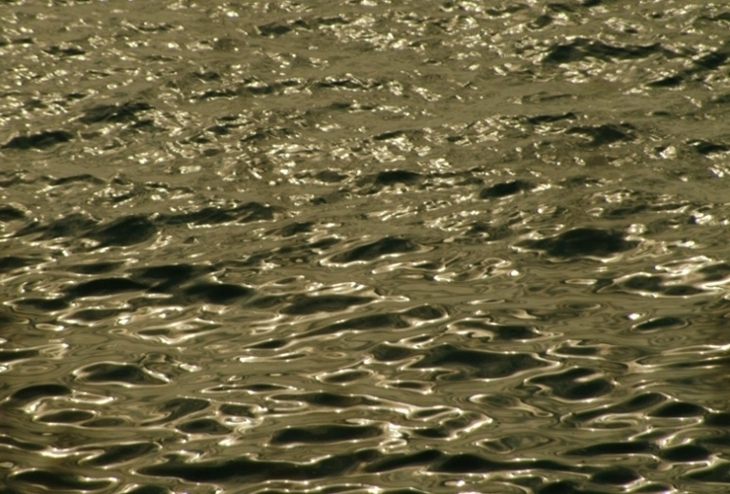 La luce gioca con l''acqua